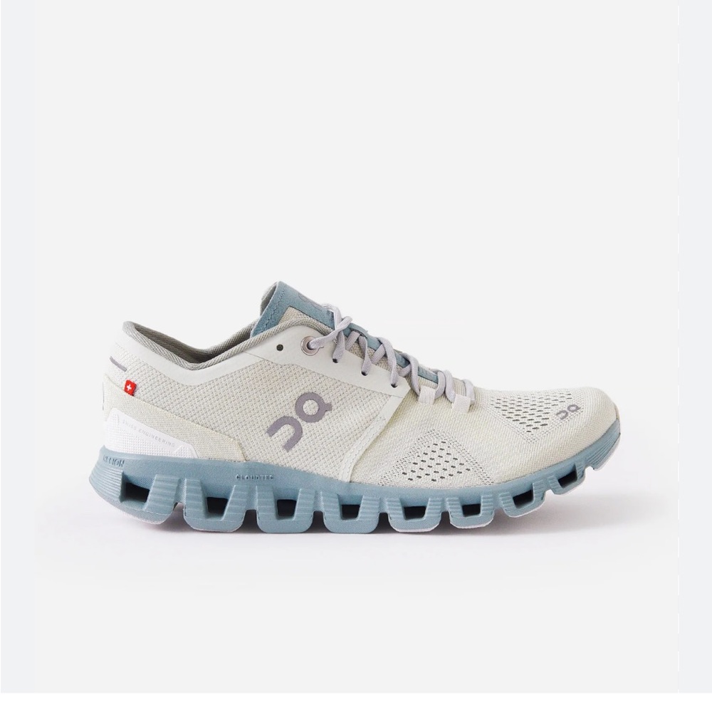❌SOLD❌Womans size 8 oncloud shoes